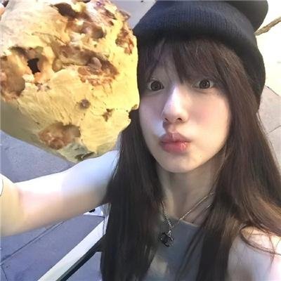 在大雪封闭的山庄里